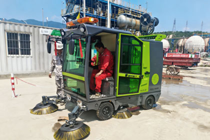 中国石化引进莱特LT-G50型扫地车 助力绿色低碳转型